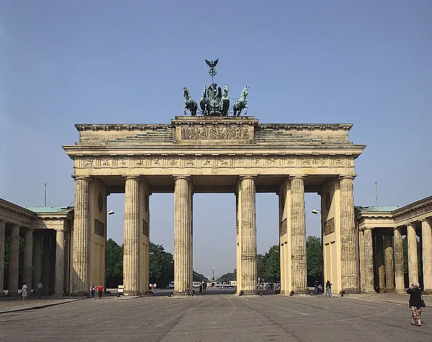 /media/image_of_places/Brandenburg-Gate-Berlin.webp