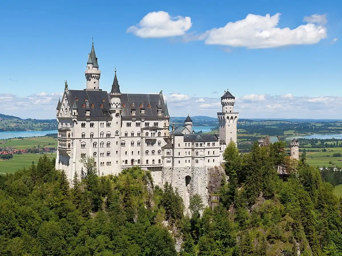 /media/image_of_places/Neuschwanstein.webp