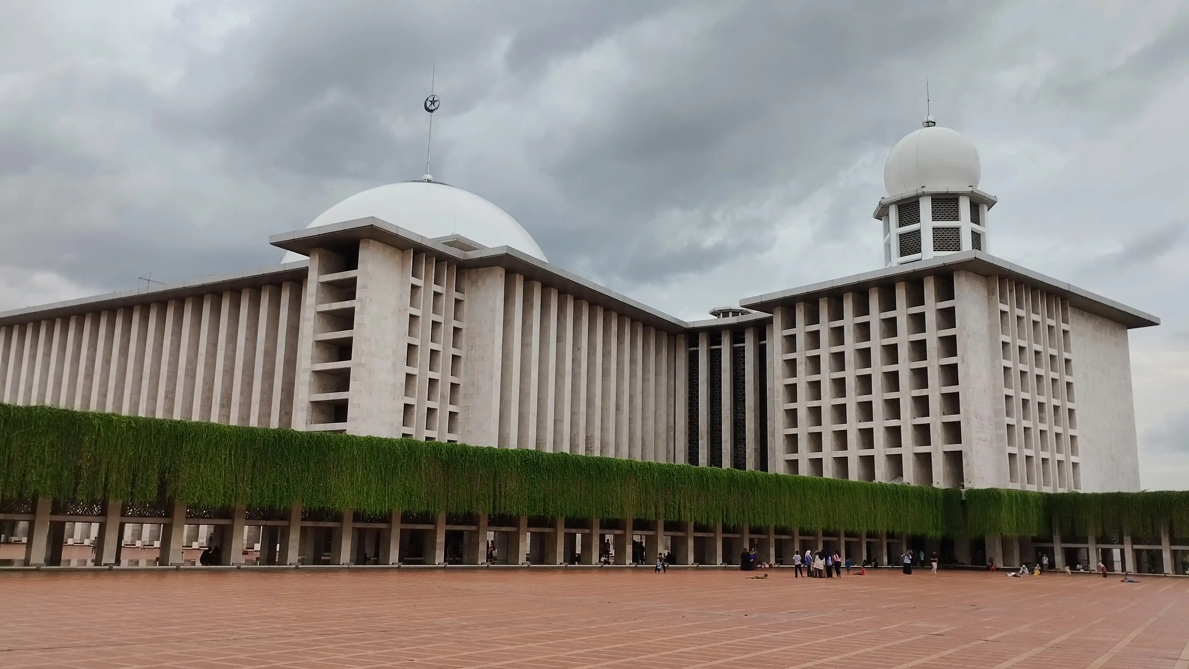 /media/image_of_places/istiqlal_mosque.webp