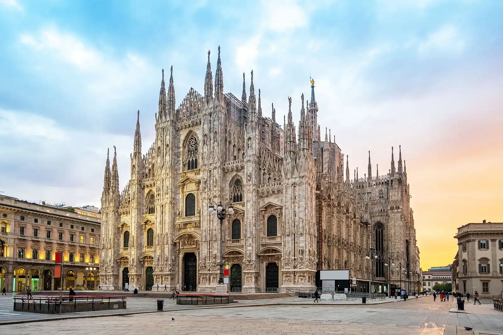 /media/image_of_places/milan_cathedral.webp